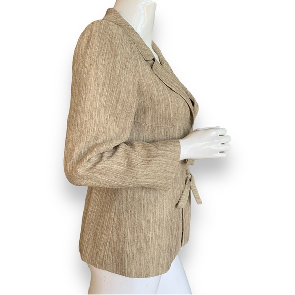 BLOOMINGDALE’S FRONT TIED TAN BLAZER. WOMEN’S SIZE 8 - Picture 4 of 6